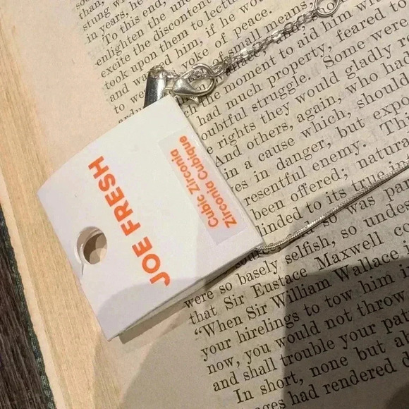 Joe fresh necklace silvertone with  clear gemstones - Picture 8 of 9